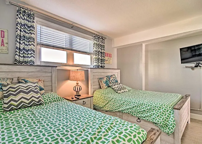 Bayfront Clearwater Beach Condo With Pool Access!