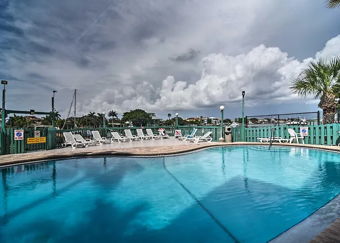 Bayfront Clearwater Beach Condo With Pool Access!